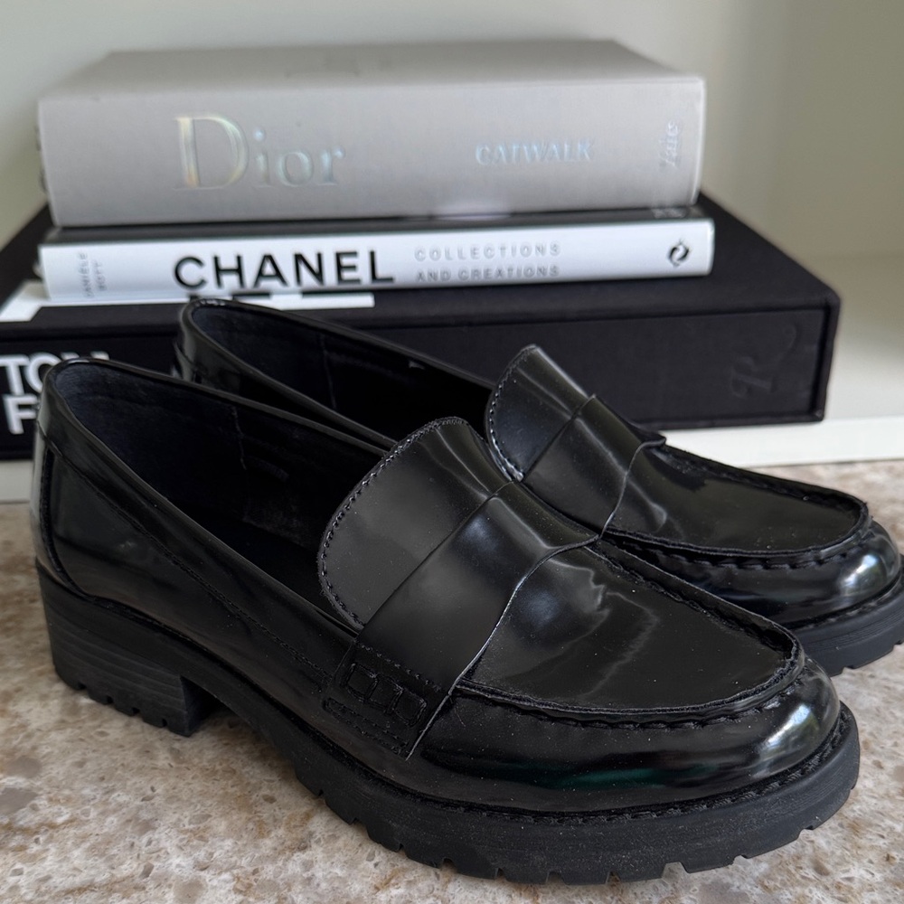 Old Navy Classic Black Loafers size 8